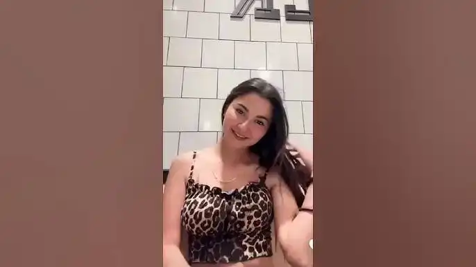 Pakistani TikToker Hania Aamir Sexy video Call, Hania Aamir original viral video download link